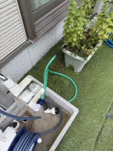 シロウトテキトー工事株式会社謹製自動散水装置